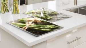 Tagliere Coprifornelli in Vetro Universale ASPARAGI 2 Pezzi, Protezione per Piani Cottura, Piano di Lavoro, in Vetro Temperato, Decorazione Cucina, 52x30cm