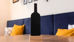 ALLboards Lavagnetta per gesso bifacciale VINO FORMA DI BOTTIGLIA DI VINO per Menu Tavolo - set 4 pezzi
