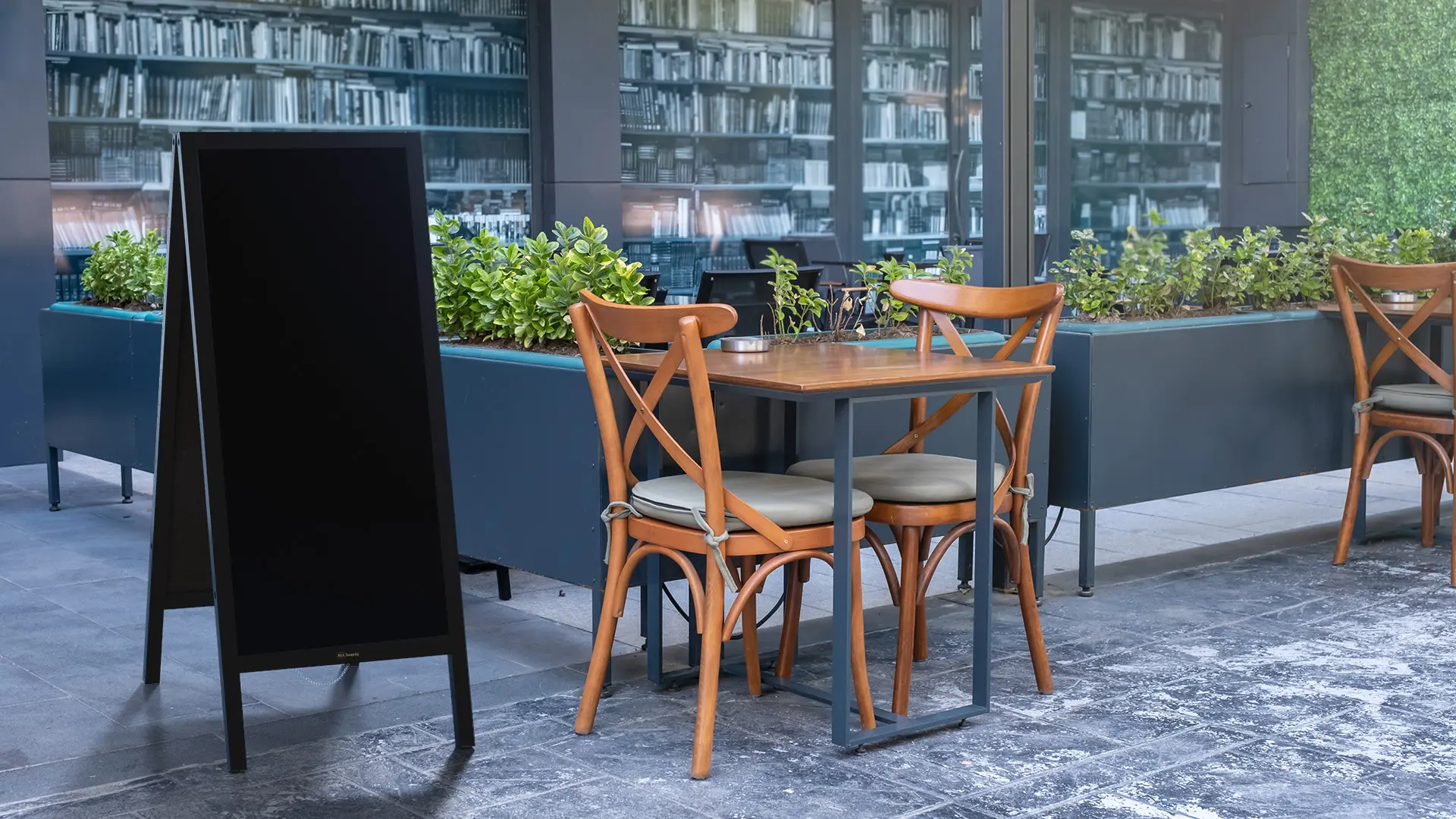 Lavagna per gesso magnetica con cavalletto 150x61 cm RESISTENTE ALL'ACQUA - NERO + ACCESSORI - immagine 10
